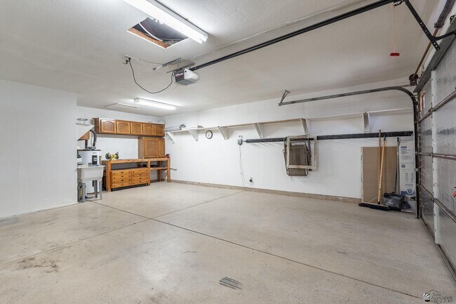 Building Photo - 10605 S Del Vista Dr