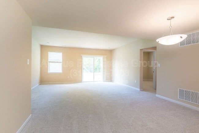 Building Photo - 8947 Hilltop Manor Dr