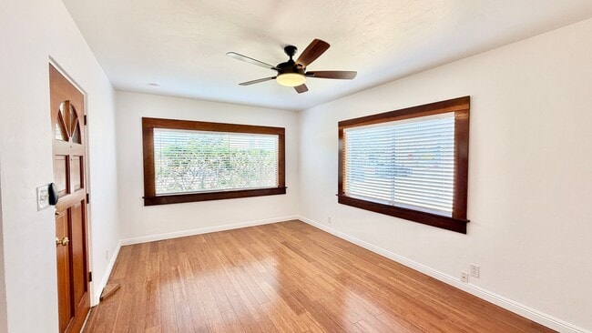 Building Photo - Darling Single Story Home, Blocks from the Beach, Amazing Location, & Close to Everything!