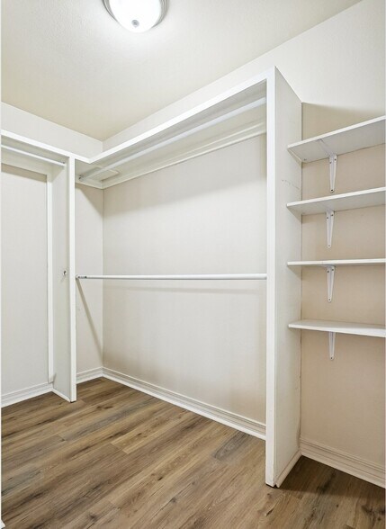 Building Photo - 2342 Doe Ct