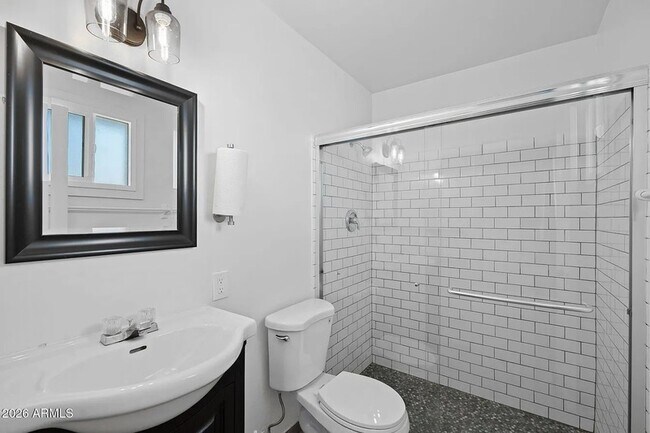 Building Photo - 1664 E Del Rio Dr
