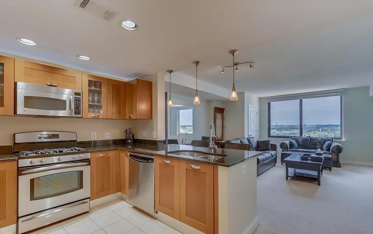 Building Photo - 2451 Midtown Ave