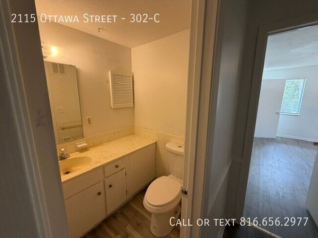 Building Photo - 2115 Ottawa St