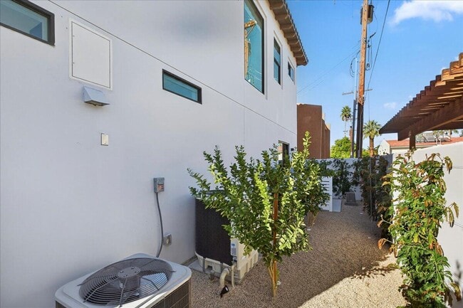 Building Photo - 51120 Avenida Navarro