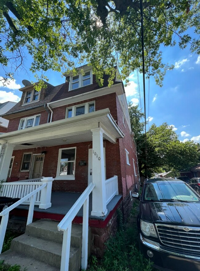 Very nice size 5 bedroom home in Harrisburg 1010 N 18th St Harrisburg