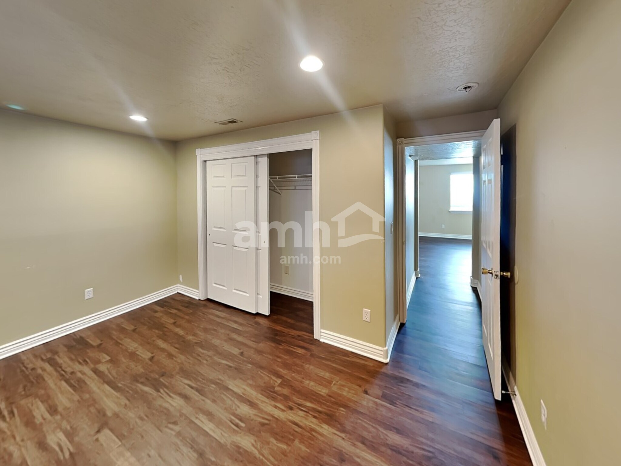 Building Photo - 1403 E 820 S