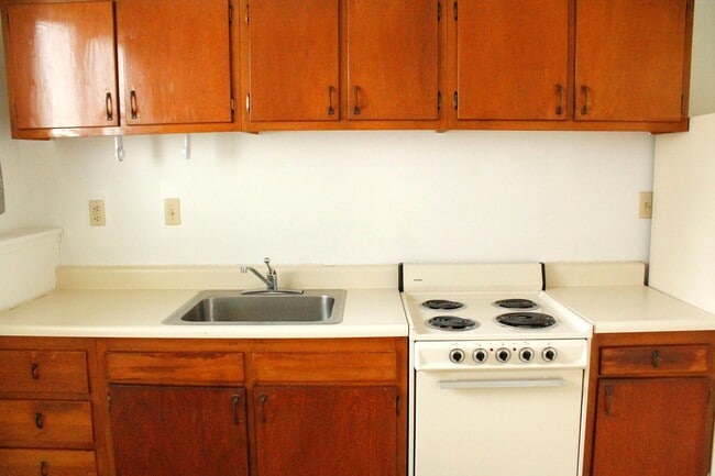Building Photo - Meadow East Apartments