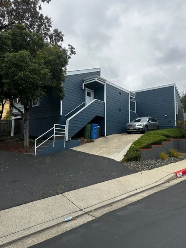 Building Photo - 4 bedroom, 2 bathroom home for rent off of Higuera Street