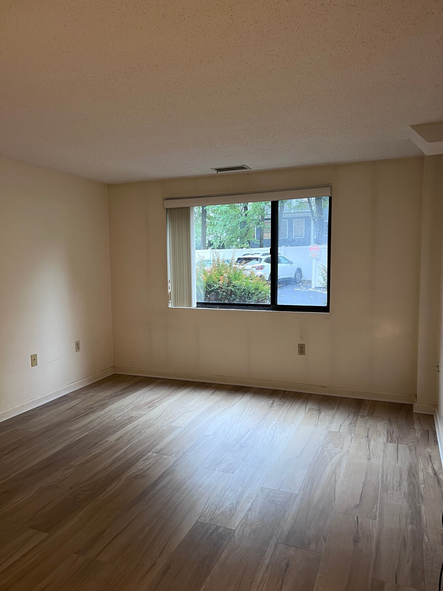 Building Photo - 8 9th St