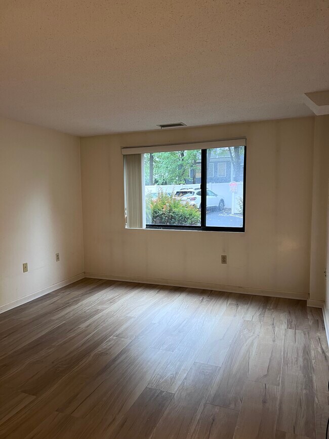 Building Photo - 8 9th St