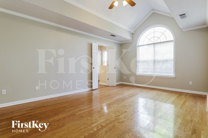 Building Photo - 6290 Fairway Hill Cove