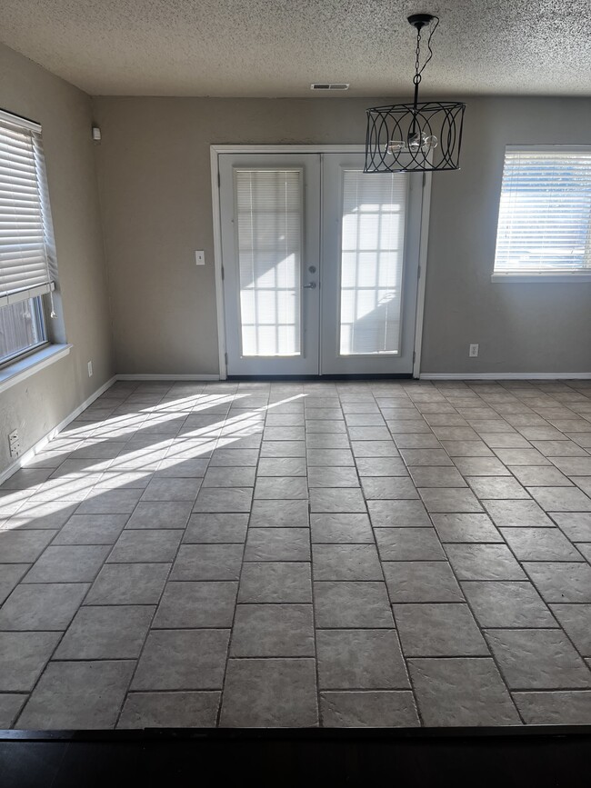 Dining area - 4708 Tempo Dr