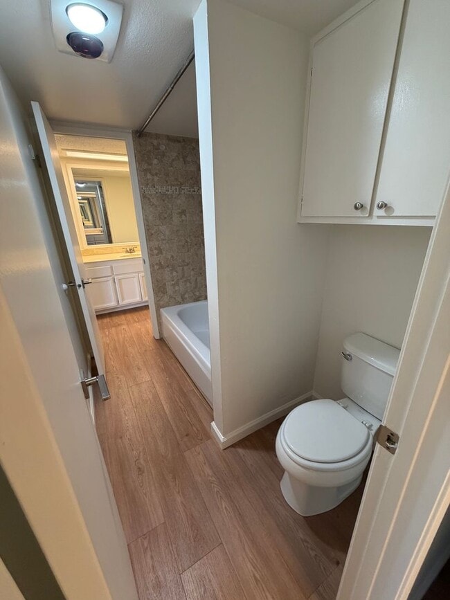 Building Photo - 2 bedroom | 1 bathroom | Arden-Arcade Condo Available Now!