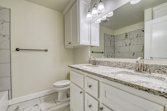 Building Photo - 3112 Pebble Pond Dr