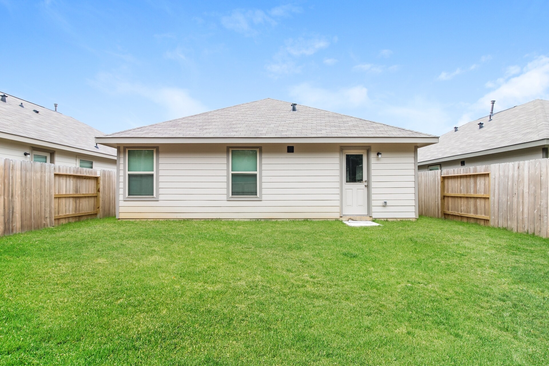 Building Photo - 3635 Solanum Dr