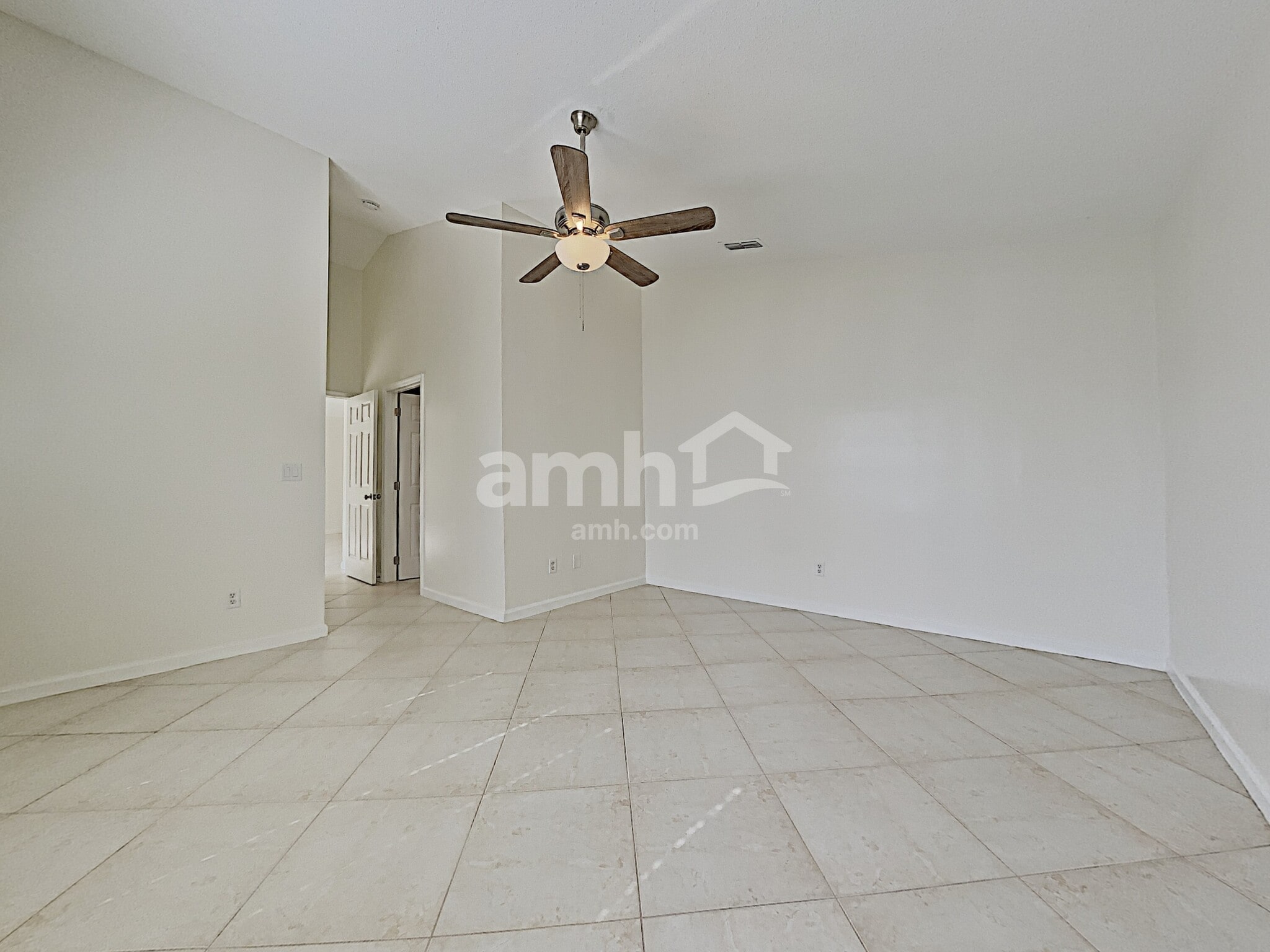 Building Photo - 16041 Bay Vista Dr