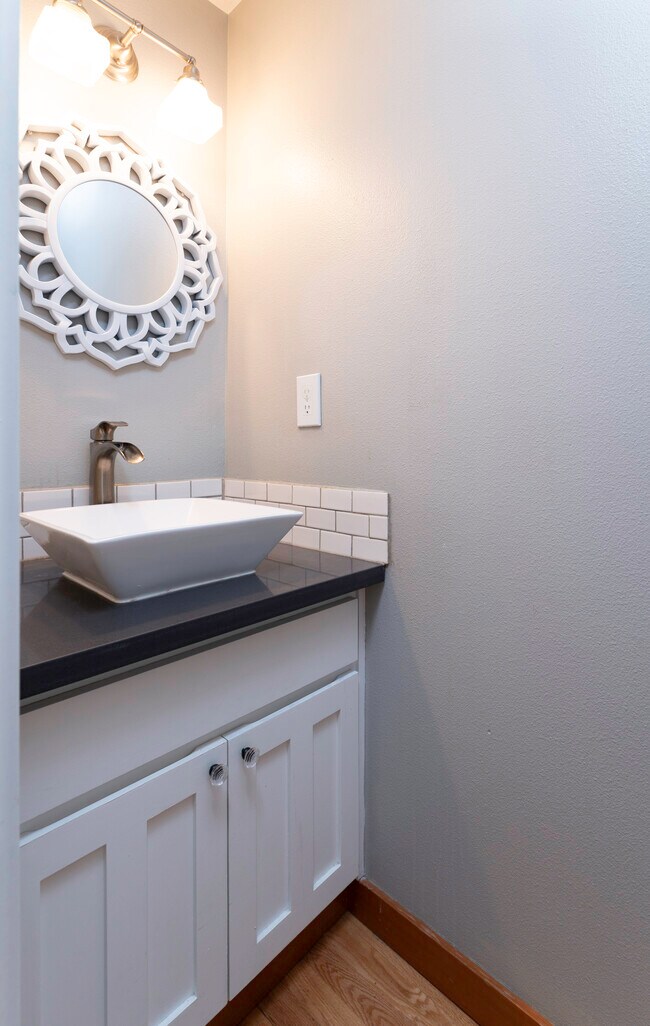 Building Photo - 3606 22nd Ave W