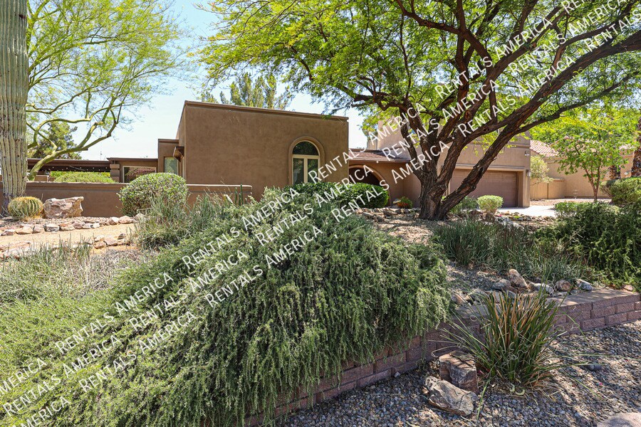 Building Photo - 15811 E Richwood Ave