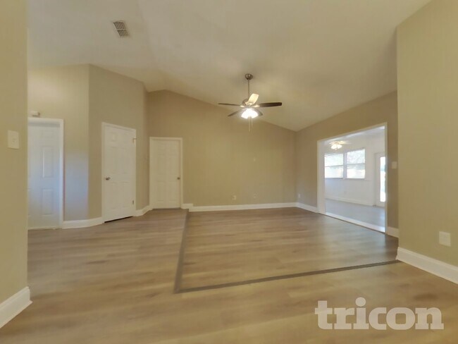 Building Photo - 2942 Mallorn Way