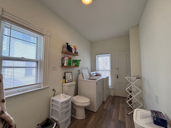 Building Photo - Single Family Home In The Park Ave Neighborhood!