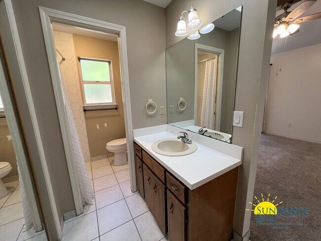 Building Photo - Gorgeous 3 Bedroom Home in Crestview!