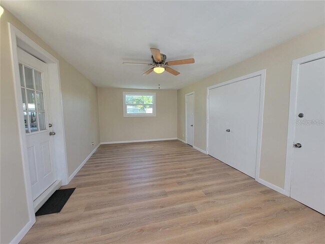 Building Photo - 6267 Hampton Dr N