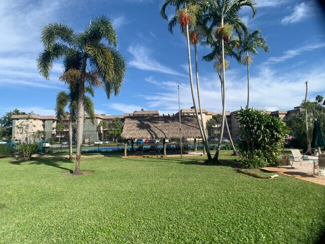 Building Photo - 2471 SW 82nd Ave