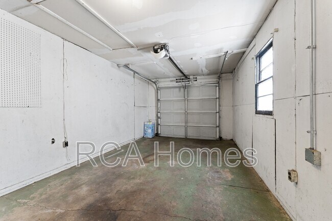 Building Photo - 6262 E 24th St