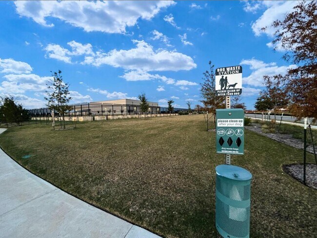 Building Photo - 1620 Brimhurst Dr