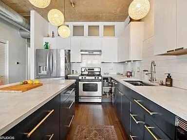 Building Photo - 125 E 13th St