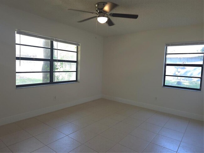 Building Photo - 10410 N Ojus Dr