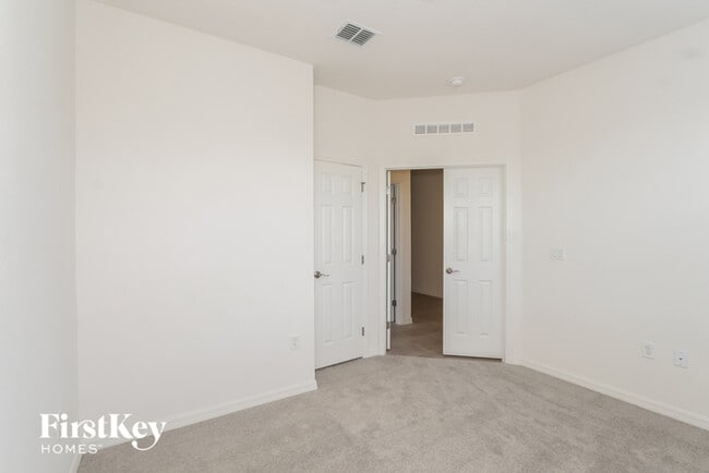 Building Photo - 426 Reina Wy