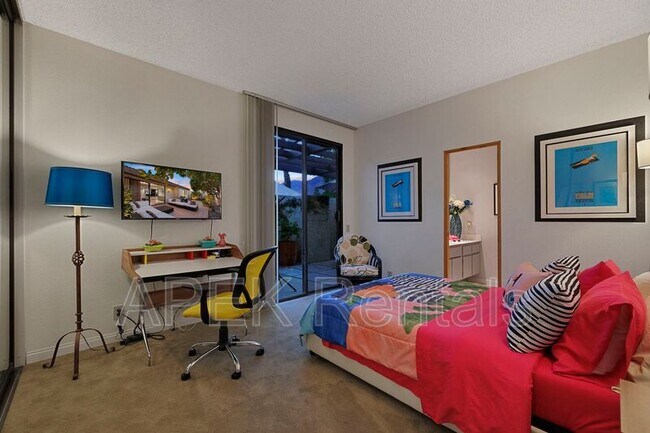 Building Photo - 1317 E Amado Rd