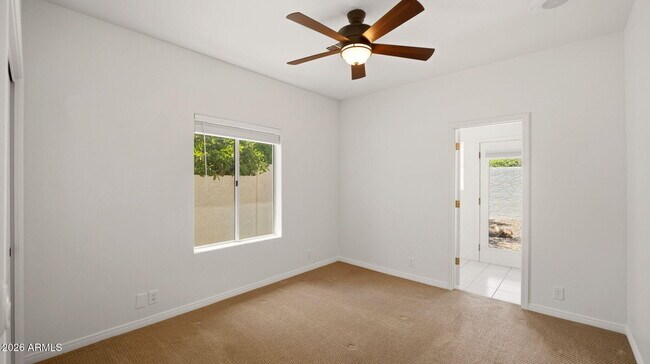 Building Photo - 8638 E Dahlia Dr