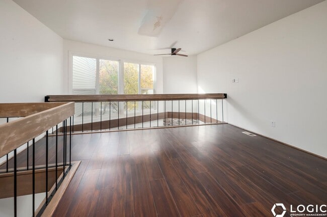 Building Photo - Stunning Townhome in Amazing Location!!