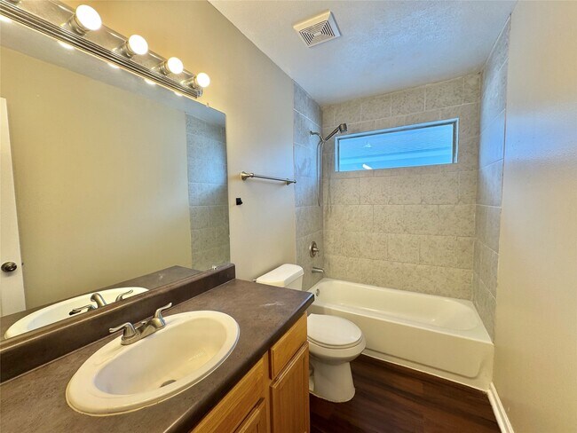 Building Photo - 10618 Pine Landing Dr