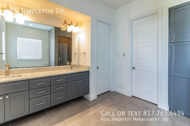 Building Photo - 404 Templeton Dr