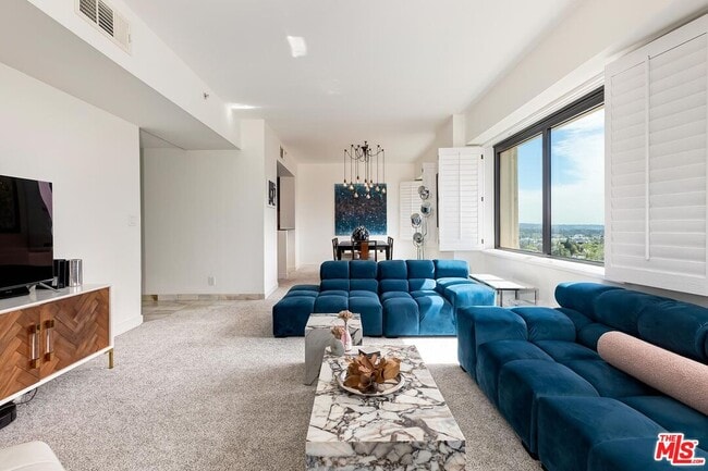 Building Photo - 10520 Wilshire Blvd