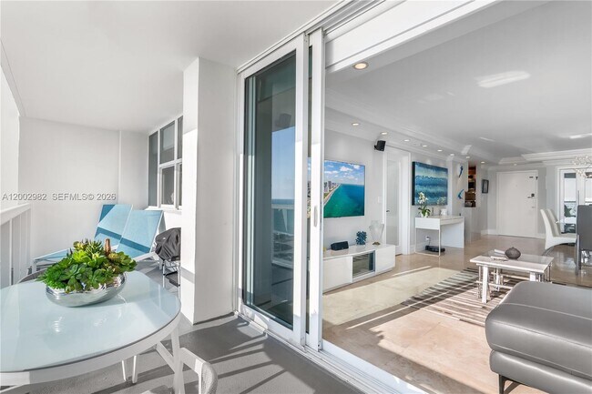 Building Photo - 3140 S Ocean Dr