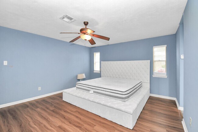 Building Photo - 2510 Hilton Head Dr