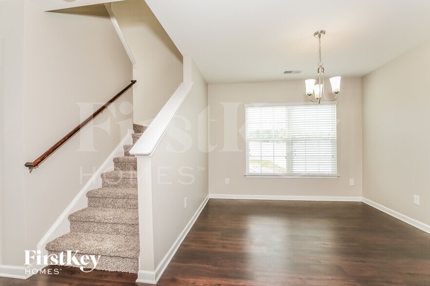 Building Photo - 1547 Kilstrom St