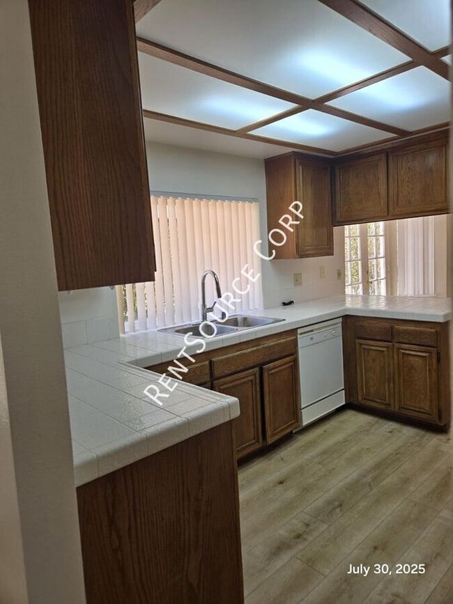 Building Photo - 1304 Kings Rd