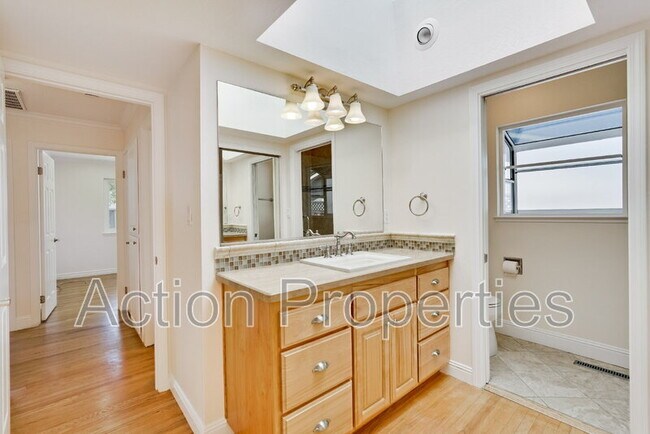 Building Photo - 3426 Woodstock Ln