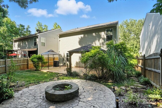 Building Photo - 1737 Hooper Court