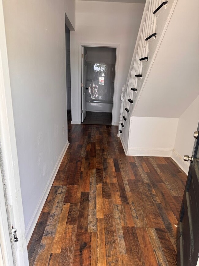 Building Photo - 3 Bedroom || 1 Bathroom Single Family Home