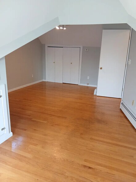 Building Photo - 35 Fairview St