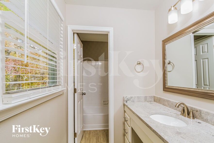 Building Photo - 701 Whitby Ct