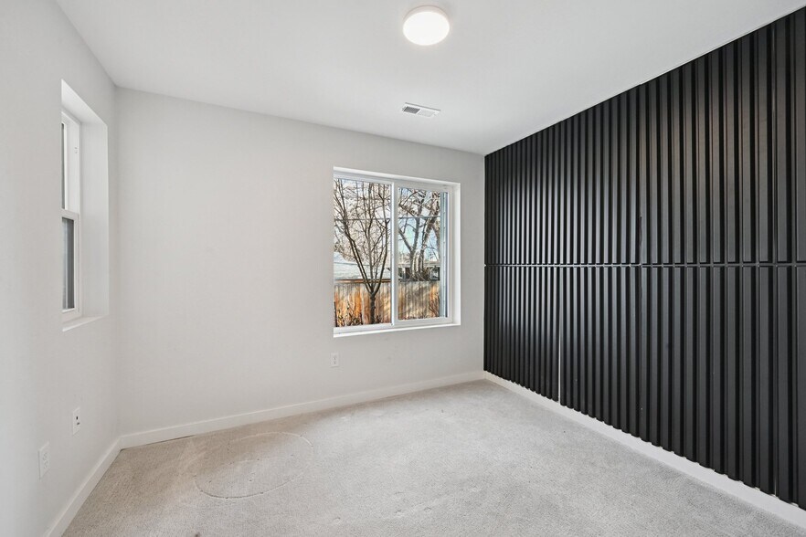 Building Photo - 1070 Balsam St