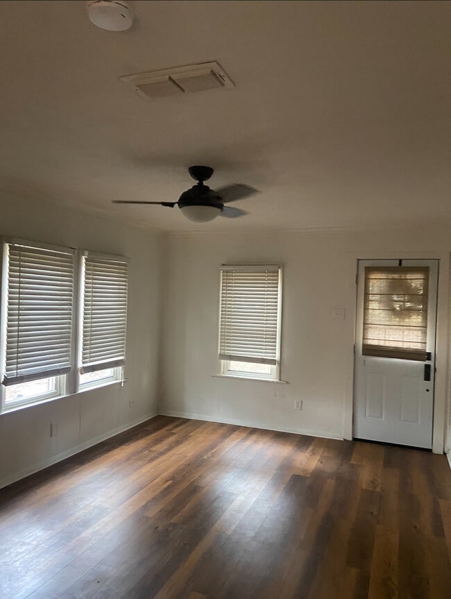 Building Photo - 206 E Paschal St