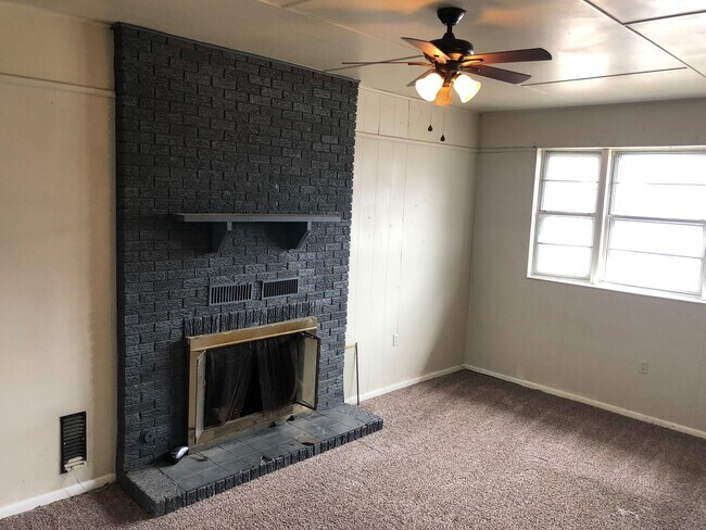 Building Photo - 3 bedroom 2 bath HOME in Farmington / FARM SCHOOL DIST